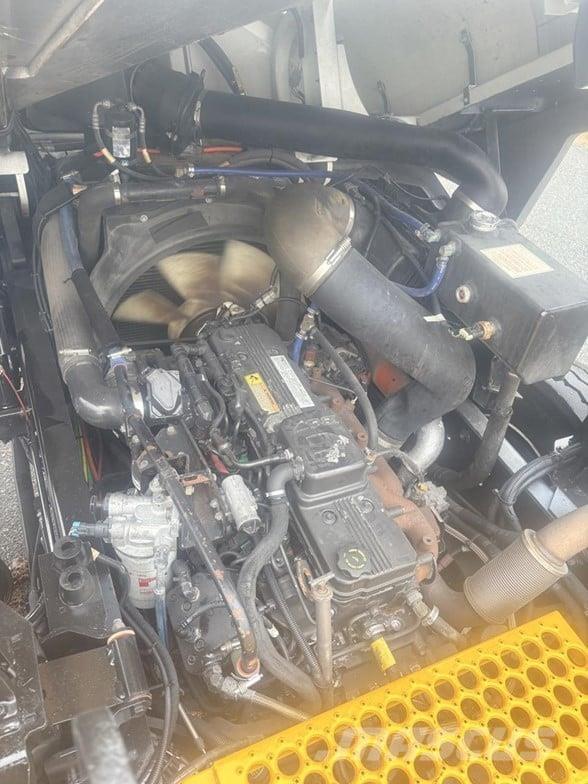 Kalmar OTTAWA 4X2 OFF-ROAD ターミナルトラクター