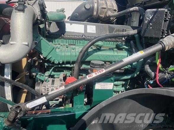 Volvo VNL64T300 中古トラクターヘッド | トレーラーヘッド