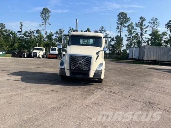 Volvo VNL64T300 中古トラクターヘッド | トレーラーヘッド