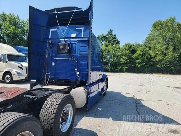 Volvo VNL64T860 中古トラクターヘッド | トレーラーヘッド