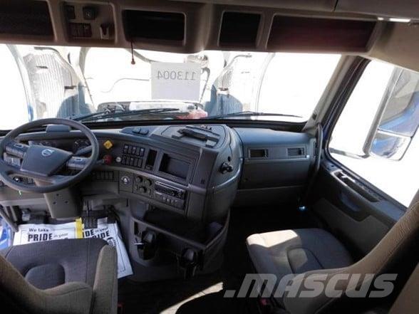 Volvo VNL64T860 中古トラクターヘッド | トレーラーヘッド