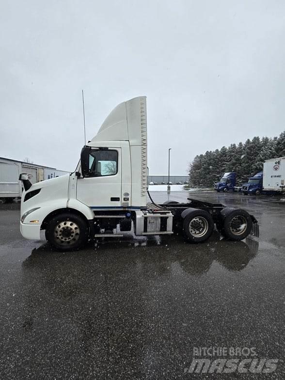 Volvo VNR64T300 中古トラクターヘッド | トレーラーヘッド