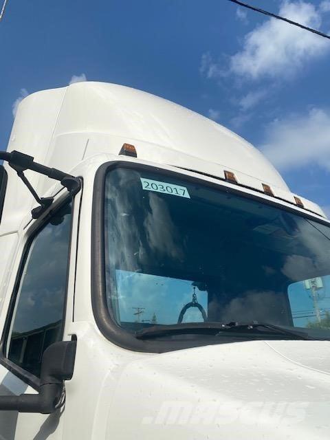 Volvo VNR64T300 中古トラクターヘッド | トレーラーヘッド