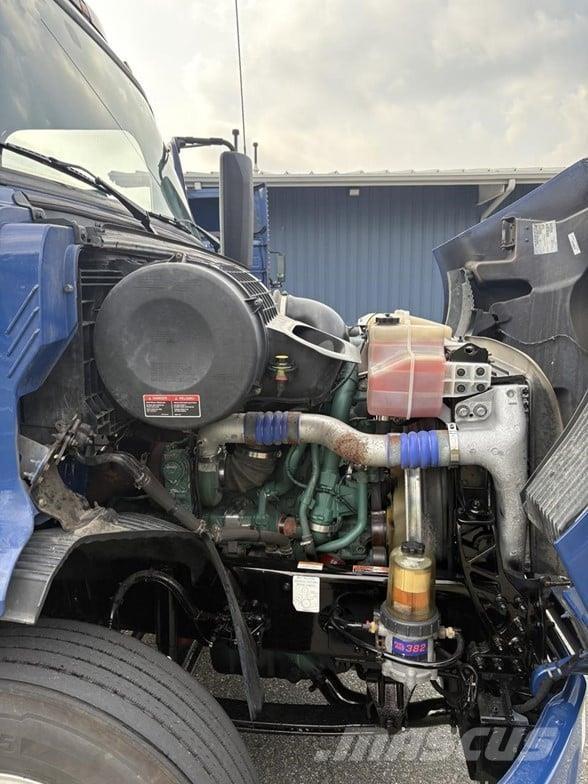 Volvo VNR64T300 中古トラクターヘッド | トレーラーヘッド