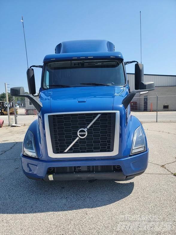 Volvo VNR64T640 中古トラクターヘッド | トレーラーヘッド
