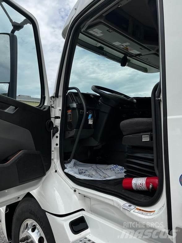 Volvo VNR64T640 中古トラクターヘッド | トレーラーヘッド