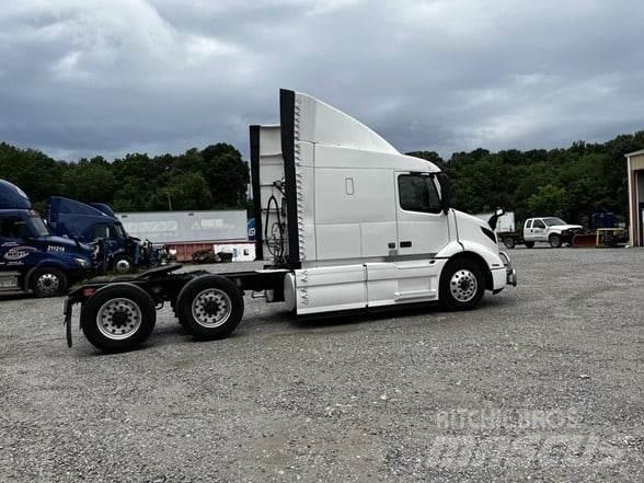 Volvo VNR64T640 中古トラクターヘッド | トレーラーヘッド