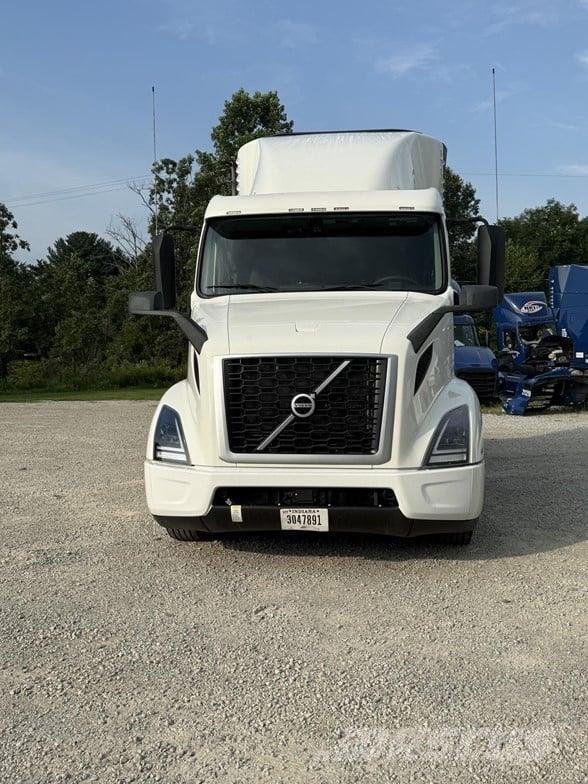 Volvo VNR64T640 中古トラクターヘッド | トレーラーヘッド
