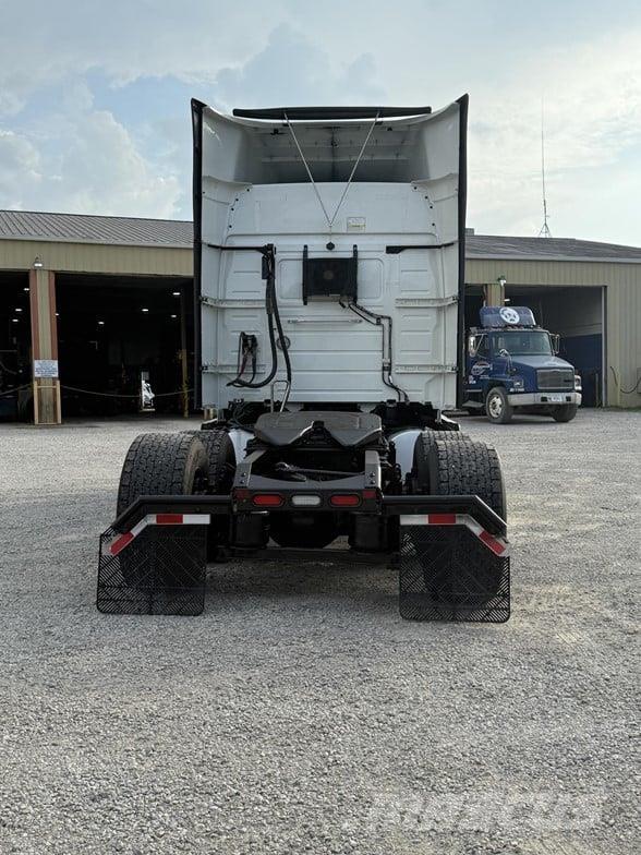 Volvo VNR64T640 中古トラクターヘッド | トレーラーヘッド
