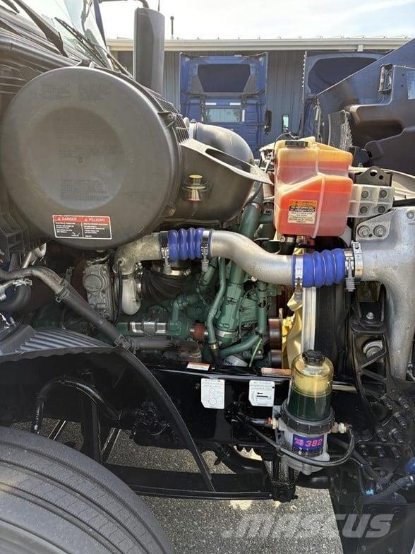 Volvo VNR64T640 中古トラクターヘッド | トレーラーヘッド