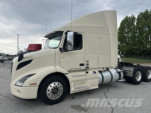Volvo VNR64T640 中古トラクターヘッド | トレーラーヘッド