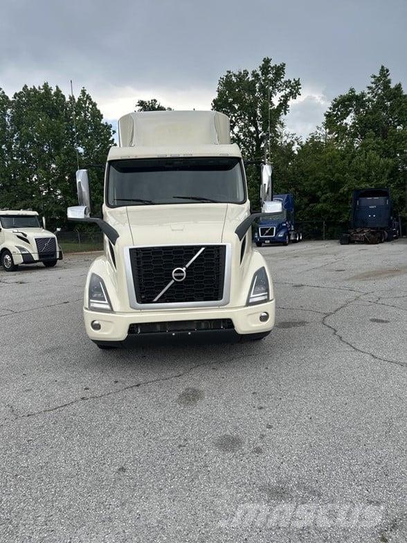 Volvo VNR64T640 中古トラクターヘッド | トレーラーヘッド