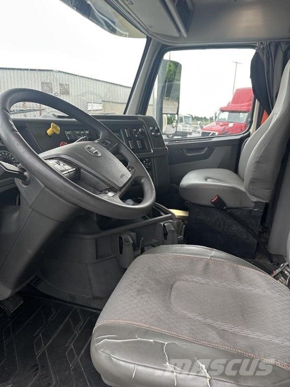 Volvo VNR64T640 中古トラクターヘッド | トレーラーヘッド