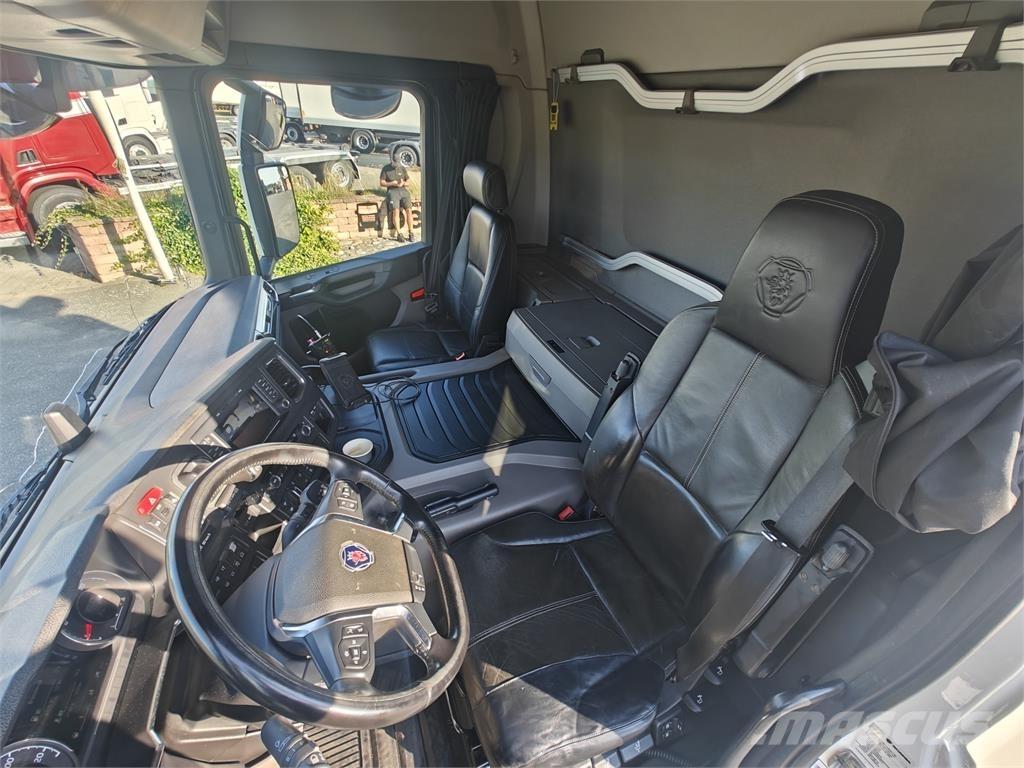 Scania P370 スキップローダートラック