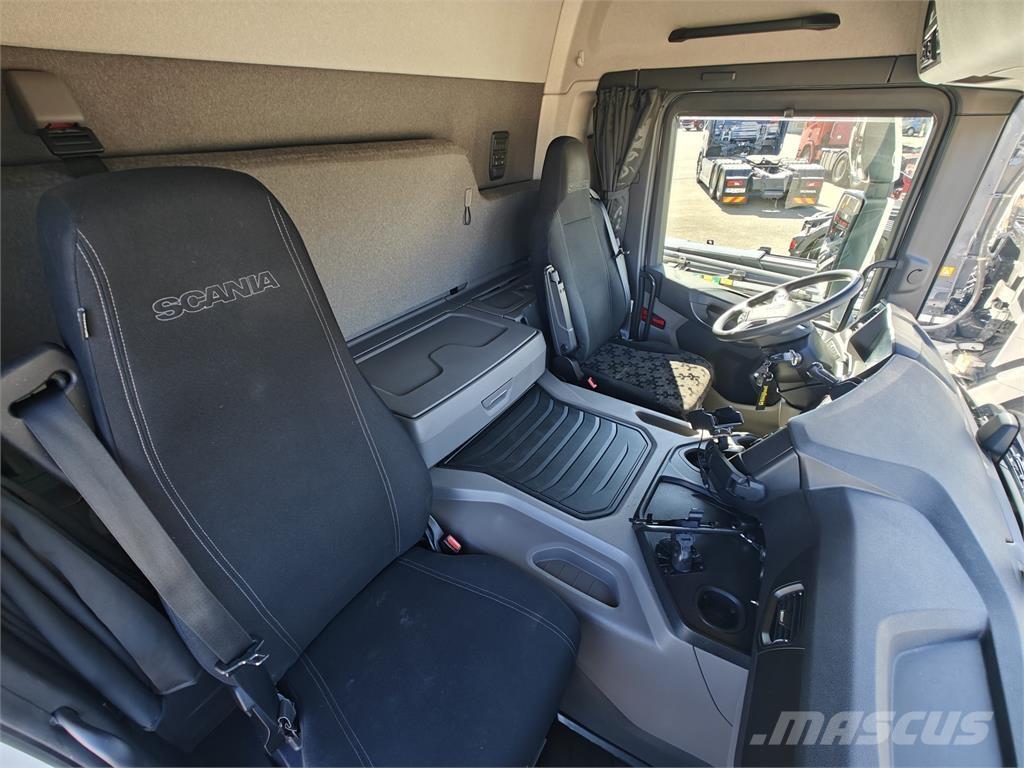 Scania P410 冷凍冷蔵車