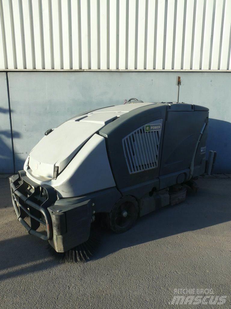 Nilfisk CS7000 1200B 路面清掃機
