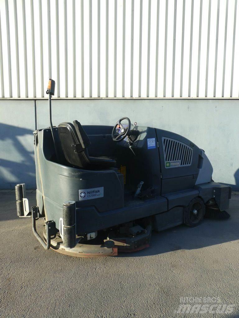 Nilfisk CS7000 1200B 路面清掃機