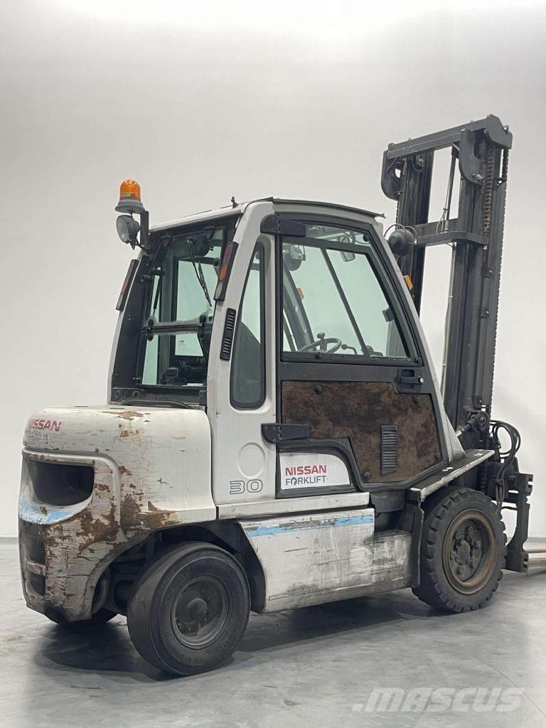 Nissan YG1D2A300 ディーゼル・軽油