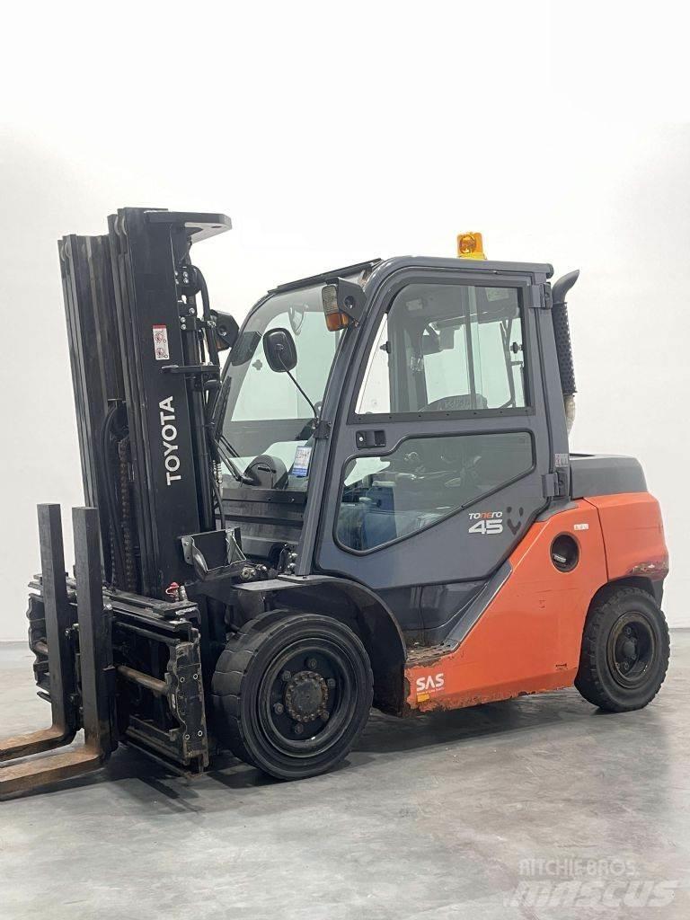 Toyota 40-8FD40N ディーゼル・軽油