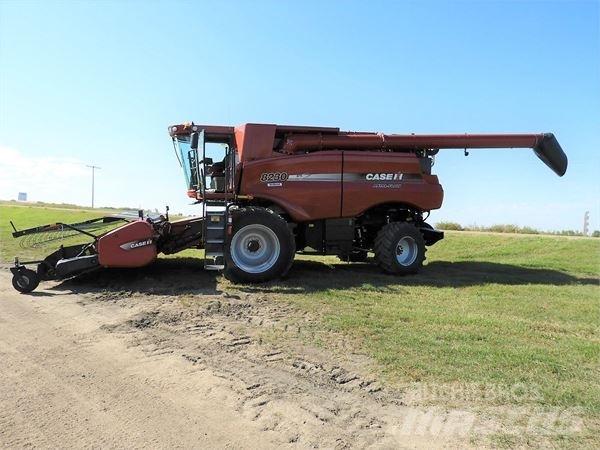 Case IH 8230 コンバイン