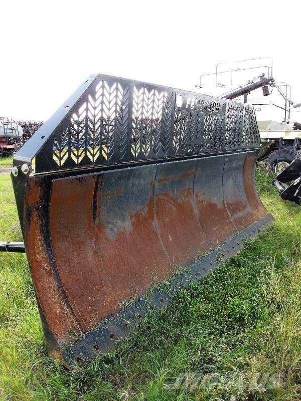 Grouser 770HD スノーブレードとプラウ