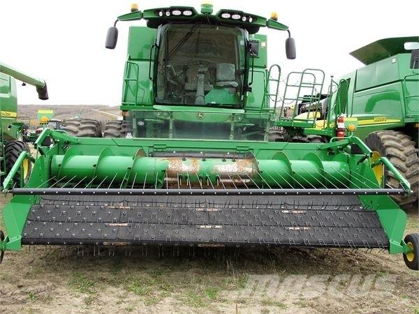 John Deere S680 コンバイン