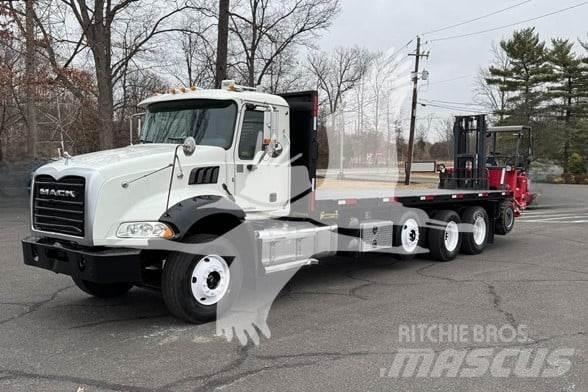 Moffett M8 55.4 トラック積載用フォークリフト