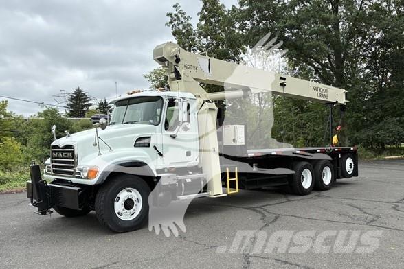National 900A クレーントラック、ユニック車