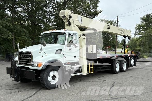 National 900A クレーントラック、ユニック車