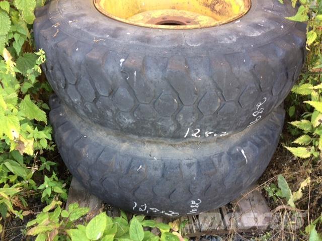  12.5x20 タイヤ、ホイル、リム