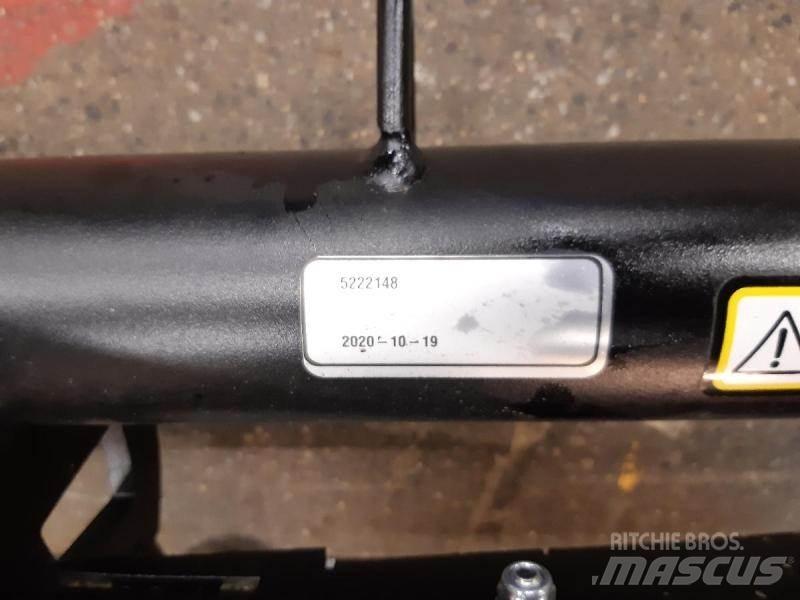 Ålö Kopplingram Euro フロントローダーとディガー