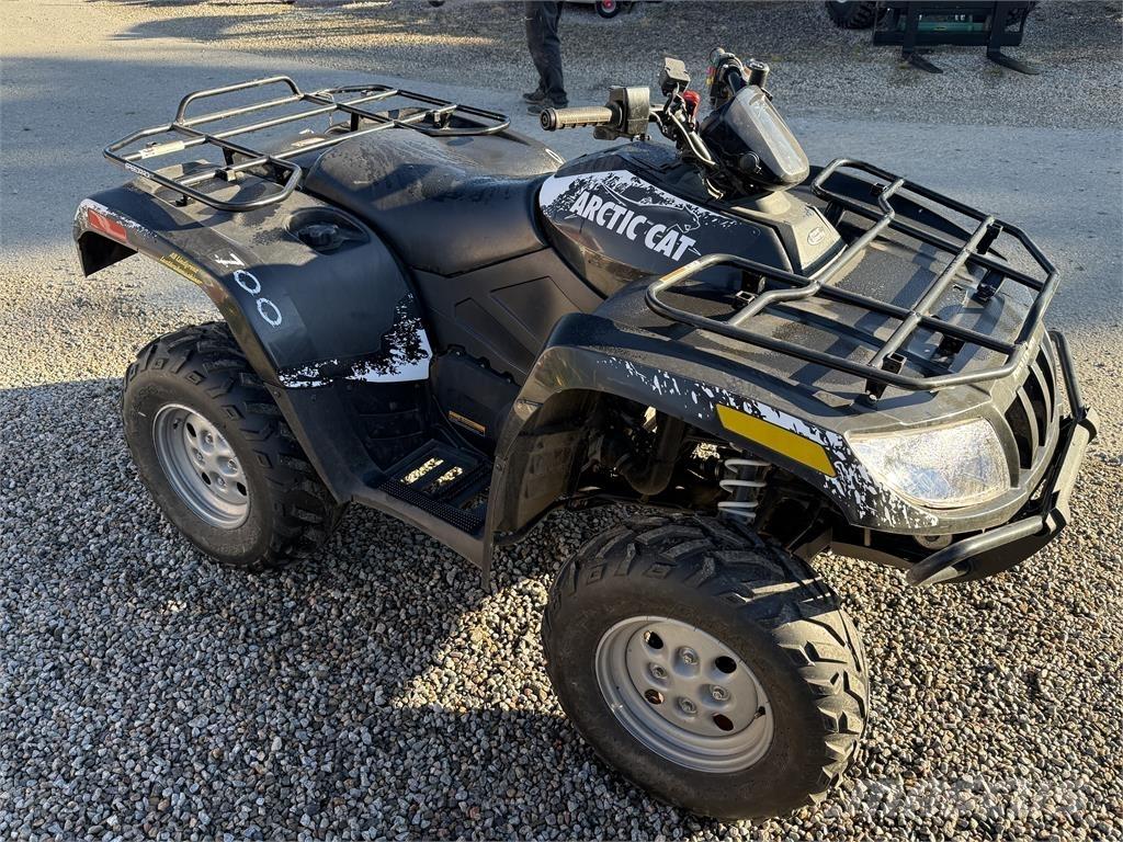 Arctic Cat 700H1 SERVO バギー