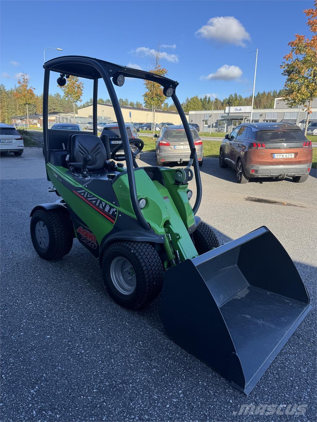 Avant 225 med skopa スキッドステアローダー