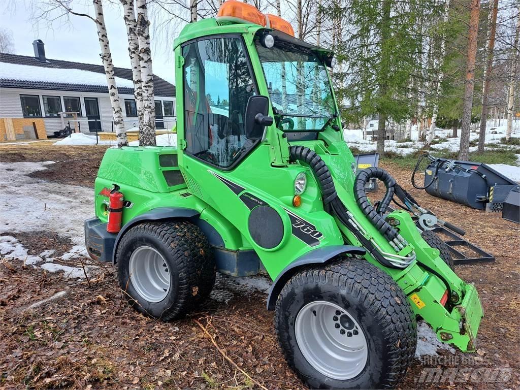 Avant 760i スキッドステアローダー