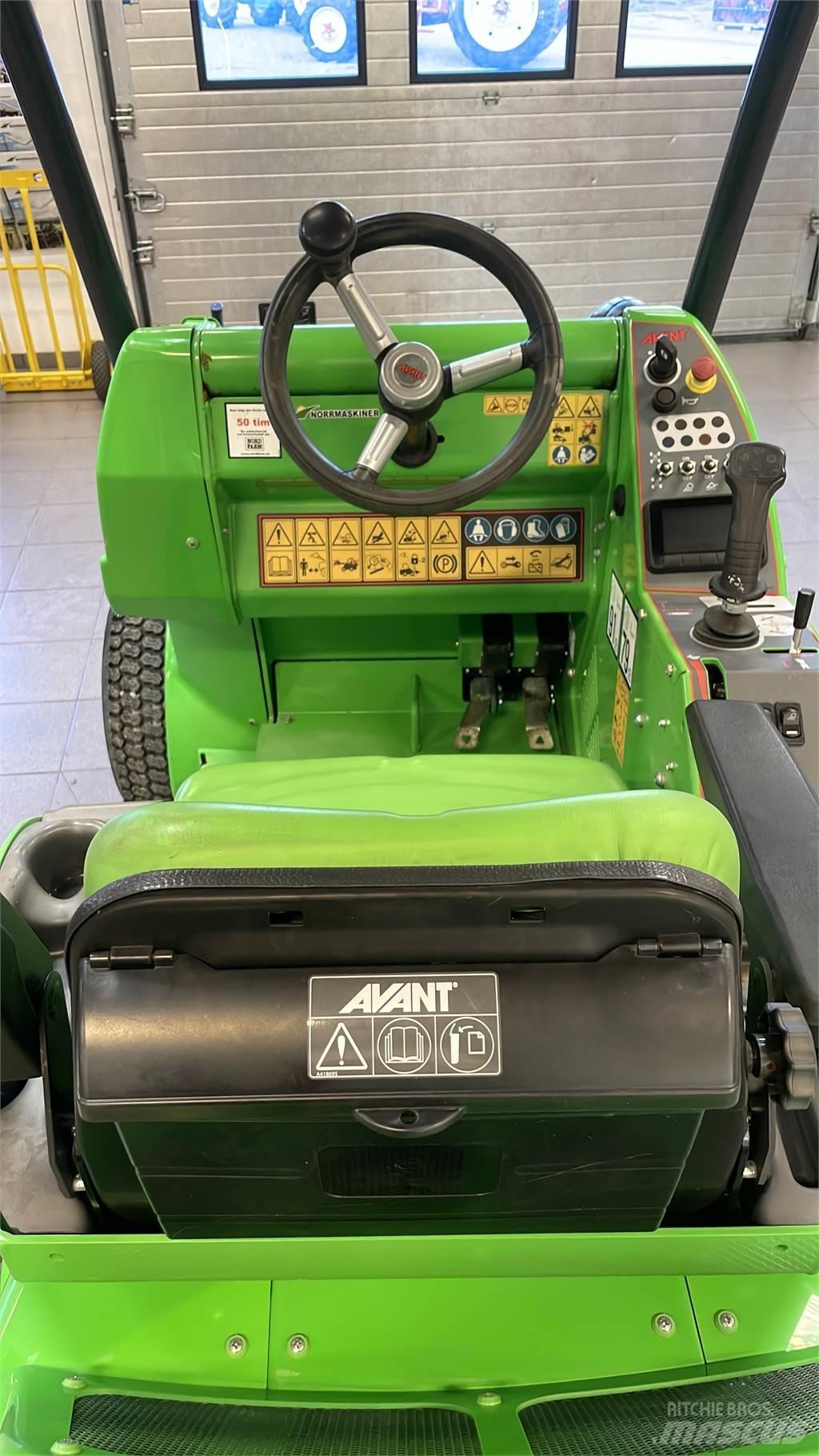 Avant E5 Kompaktlastare スキッドステアローダー