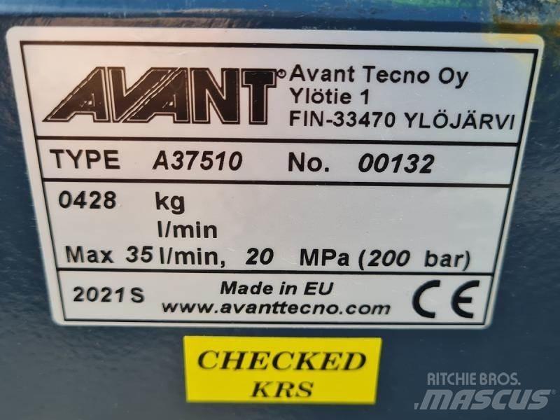 Avant Grävaggregat 260 スキッドステアローダー