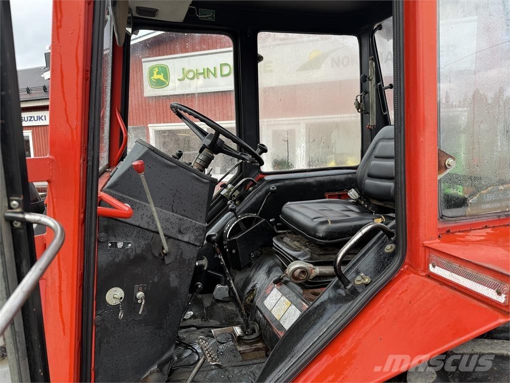 Belarus 825 トラクター