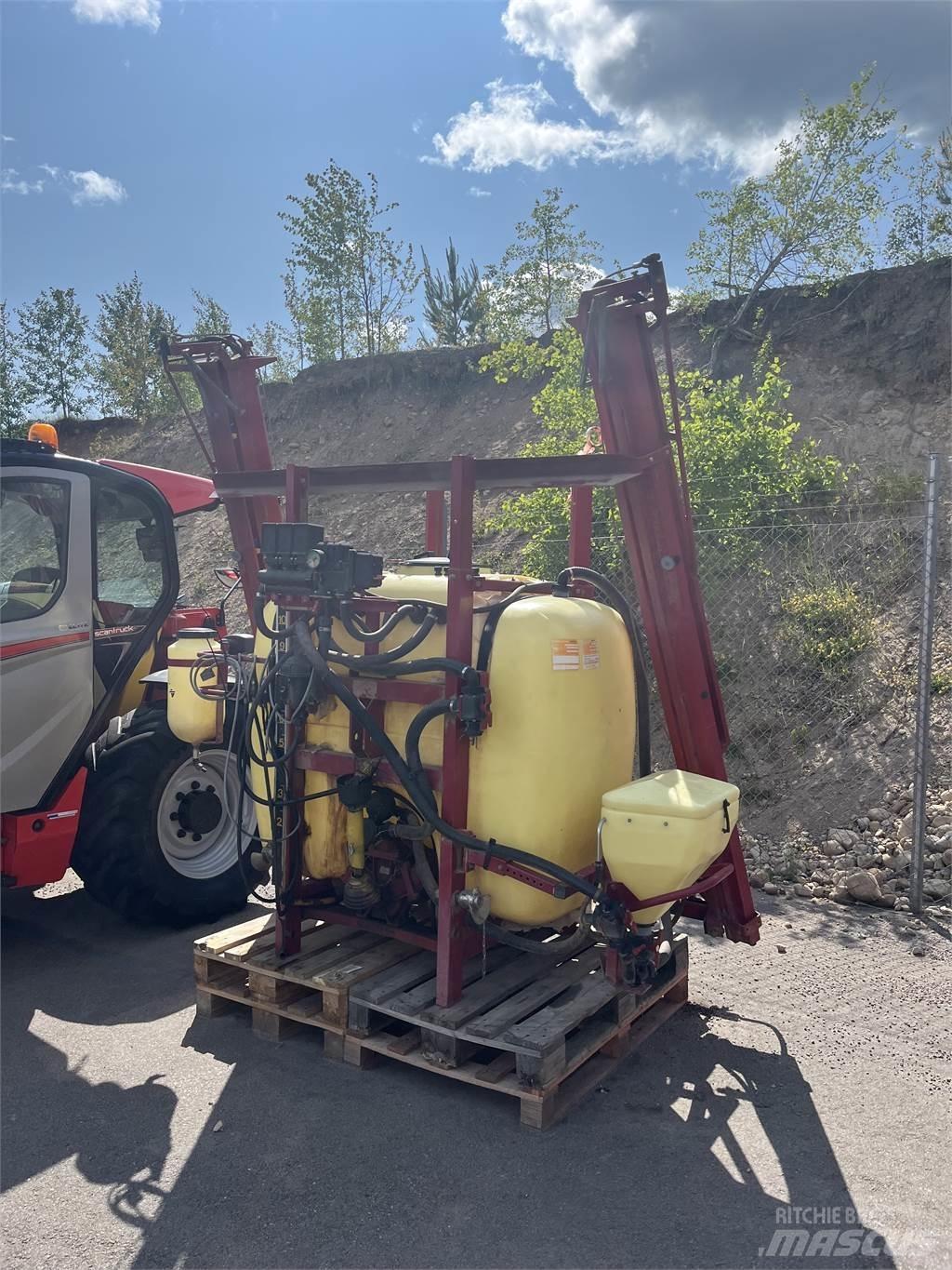 Hardi TLY 1000 牽引型スプレイヤー