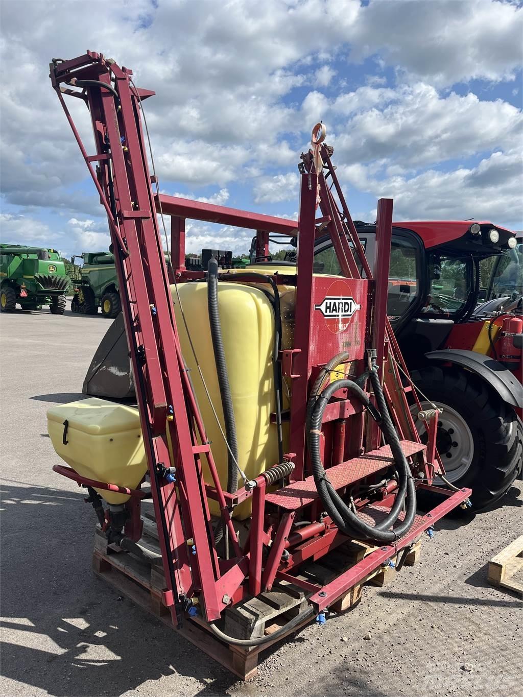 Hardi TLY 1000 牽引型スプレイヤー