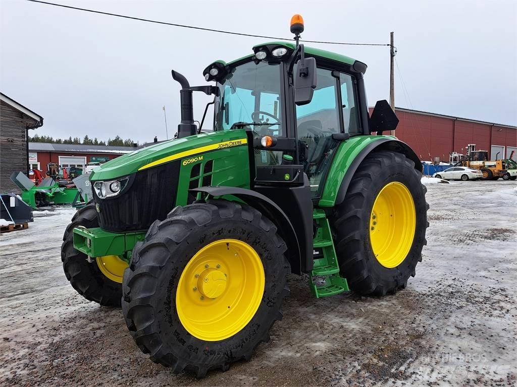 John Deere 6090M トラクター