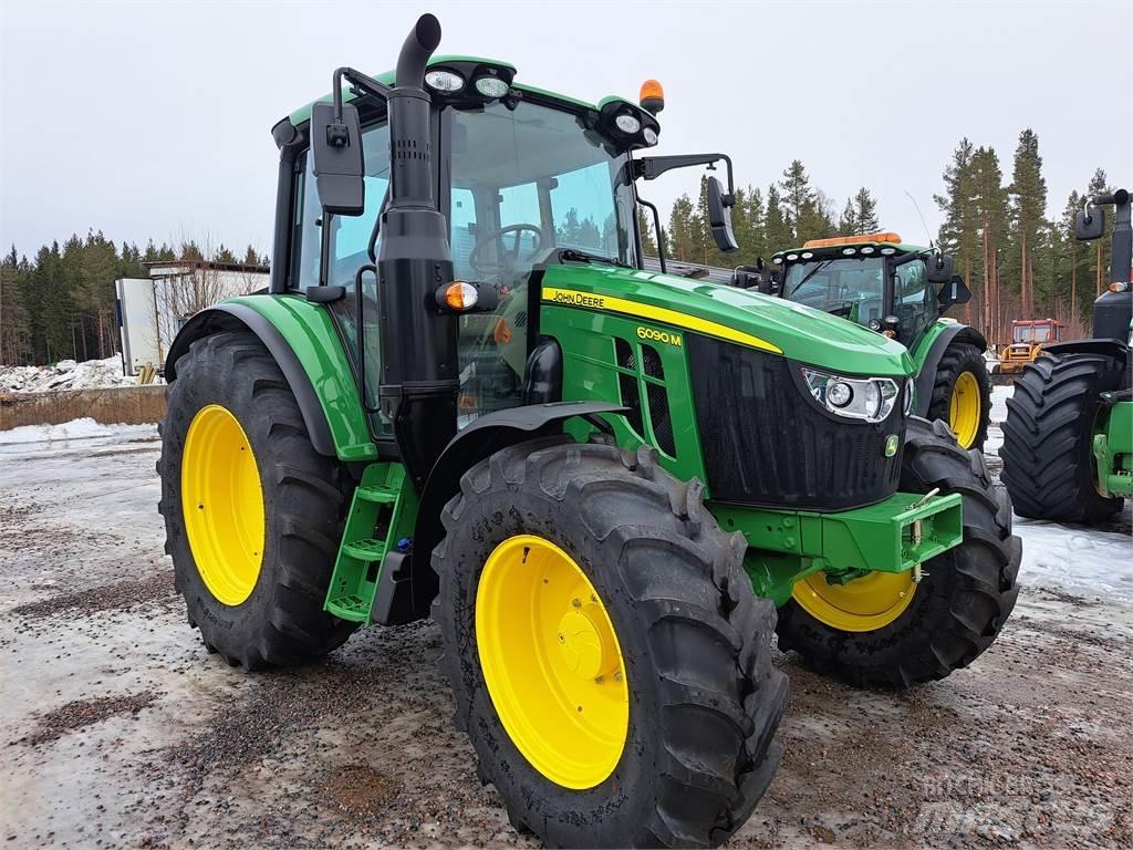 John Deere 6090M トラクター