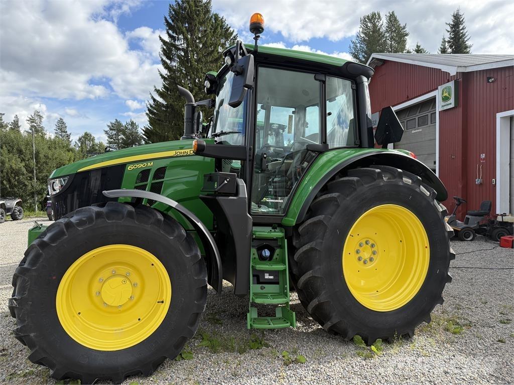 John Deere 6090M トラクター