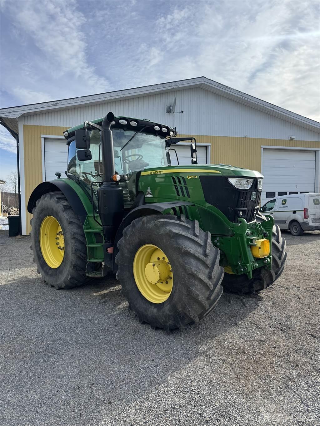 John Deere 6215R トラクター