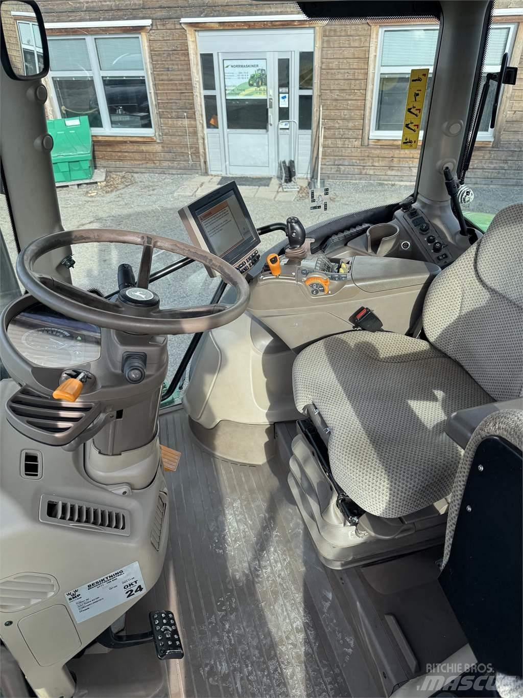 John Deere 6215R トラクター