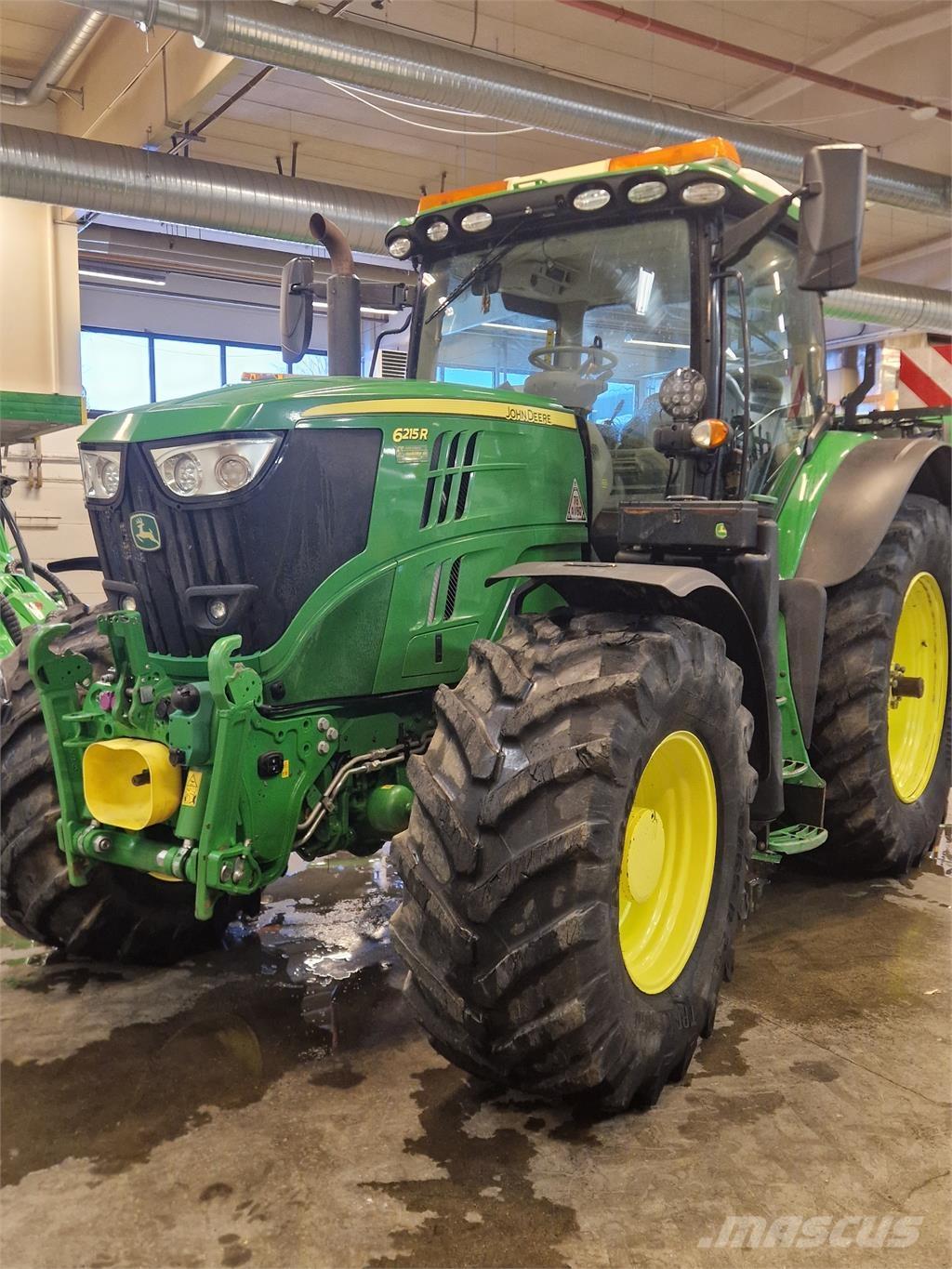 John Deere 6215R トラクター