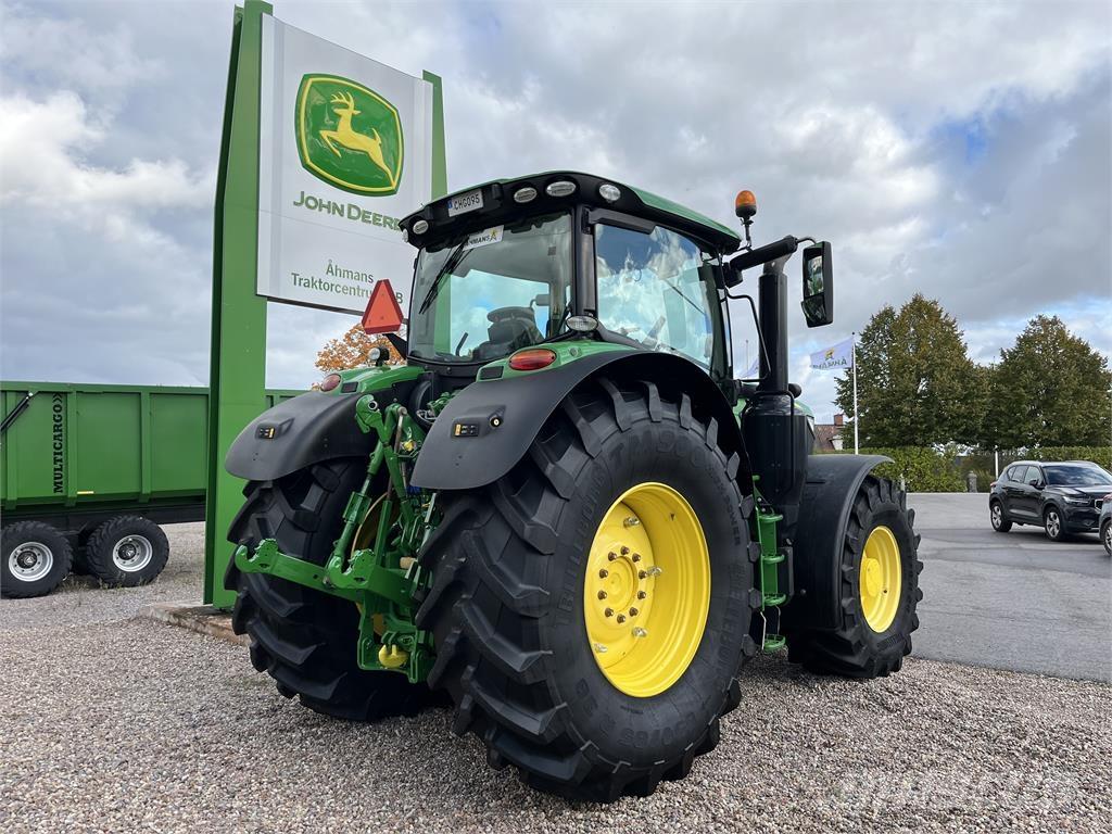 John Deere 6215R トラクター