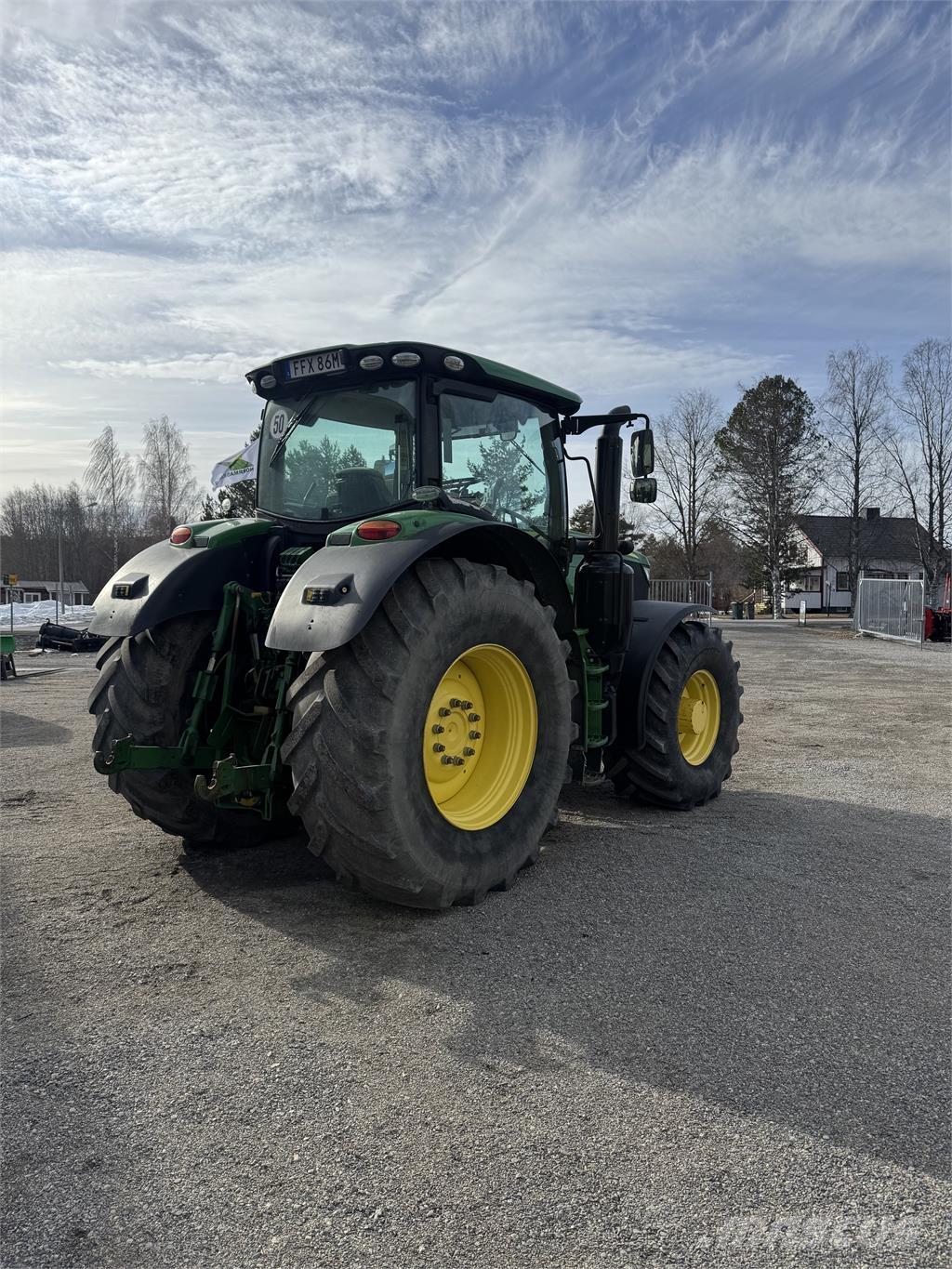John Deere 6215R トラクター