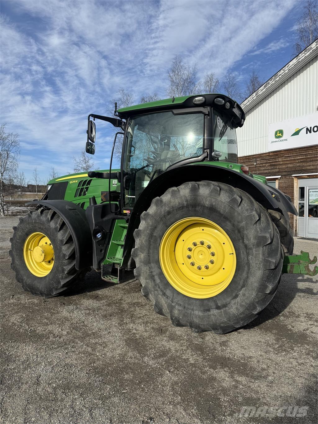 John Deere 6215R トラクター