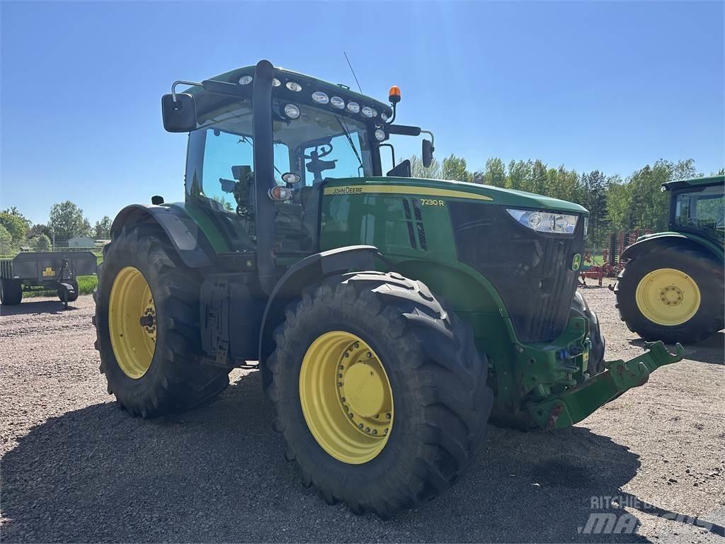 John Deere 7230R トラクター