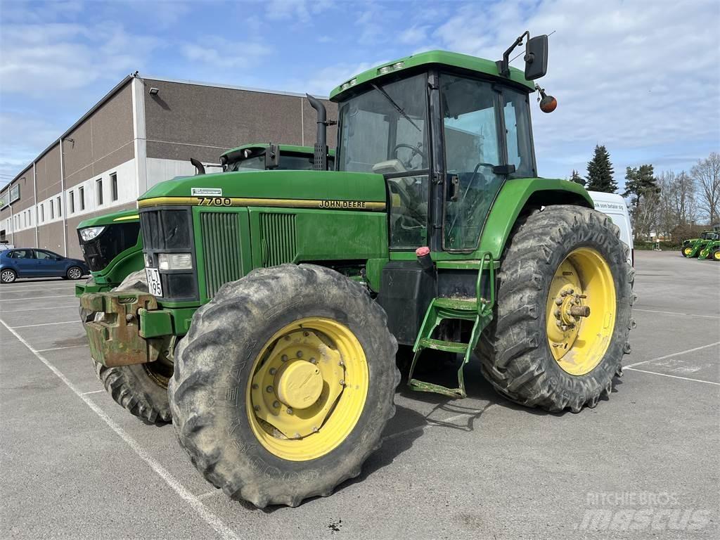 John Deere 7700 トラクター